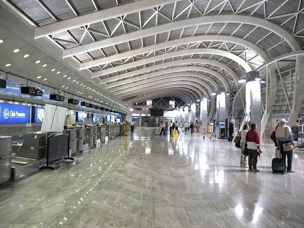 Airport baggage dropoff gatwick